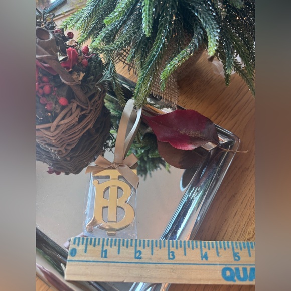 BURBERRY Gold TB LOGO Christmas🎄Ornament🔥Great Gift 🎁 Large, 2.5” x 2” NWT🎄🎁❤️ - Picture 4 of 10